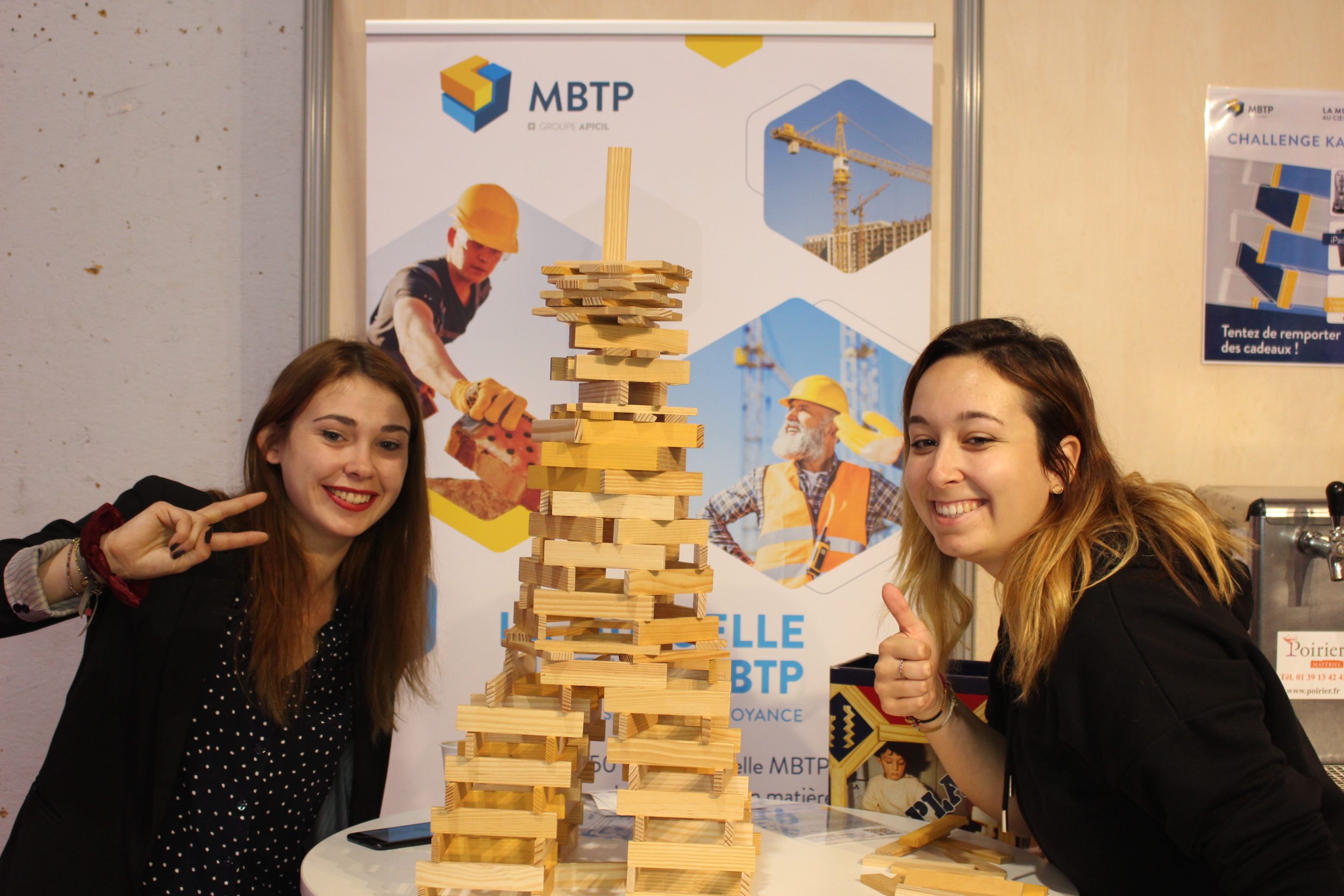 Photographie du Salon Artibat 2021 avec le gagnants du challenge kapla